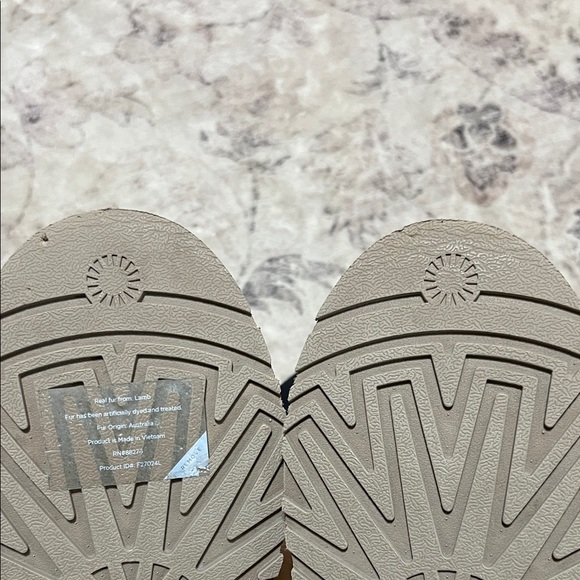 UGG Women's Disquette Sand colored Slippers with Cream Lining - Picture 12 of 12